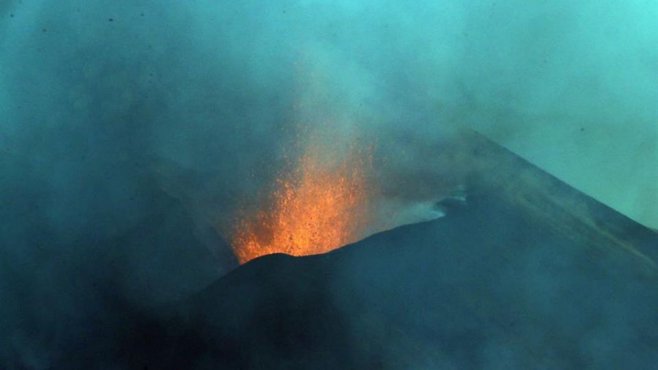 El volcán Sakurajima en Japón entró en erupción.