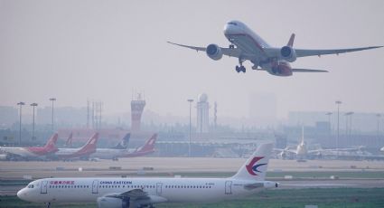 Tráfico aéreo en China es amenazado por la política "cero covid"