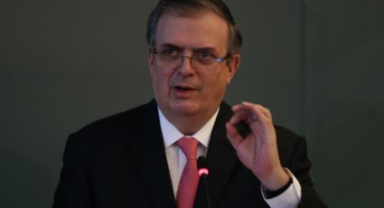 Se suma Ebrard a críticas contra el INE por revocación