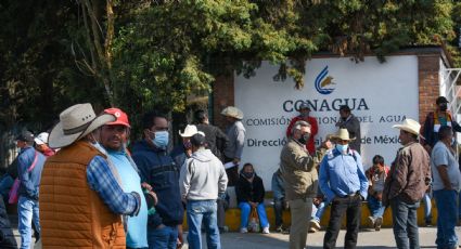 Integrantes del Movimiento Social por la Tierra protestan en Conagua