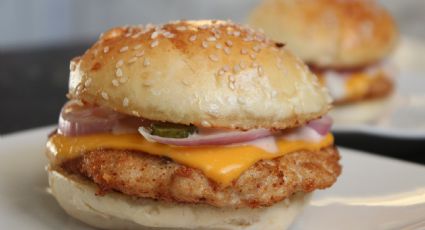 ¡Un insulto! Vegetariana recibe por error hamburguesa de pollo de McDonald's