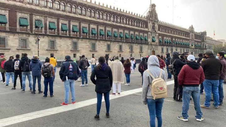 Se manifiestan maestros de la CNTE frente a Palacio Nacional