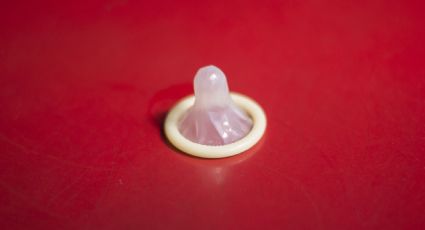 Instan autoridades de salud a usar condón en relaciones sexuales