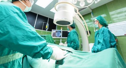 Médicos del IMSS logran extirpar tumor en columna vertebral