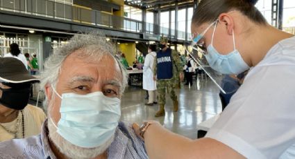 Alejandro Encinas recibe vacuna contra Covid-19 en CU