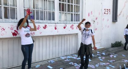 Lanzan billetes en protesta contra Dolores Padierna en casa de campaña