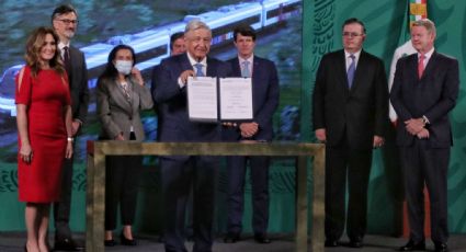 Tren Maya: AMLO firma contrato para adquisición de vagones