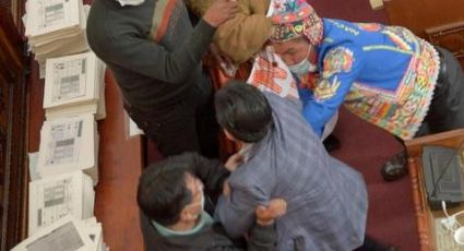 VIDEO: En pleno ring… diputados bolivianos se agarran a golpes