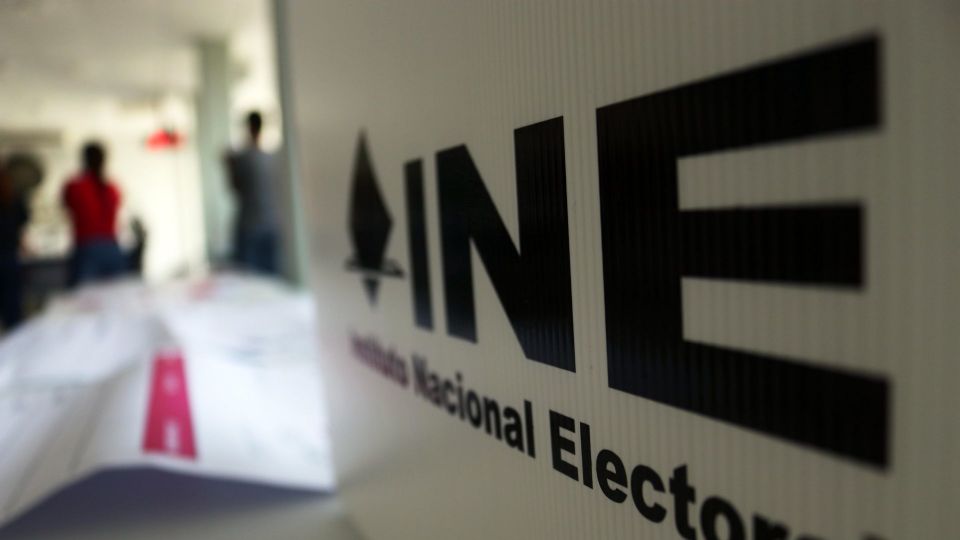 La reducción operativa del INE es la base del plan 'B' de reforma electoral de AMLO.