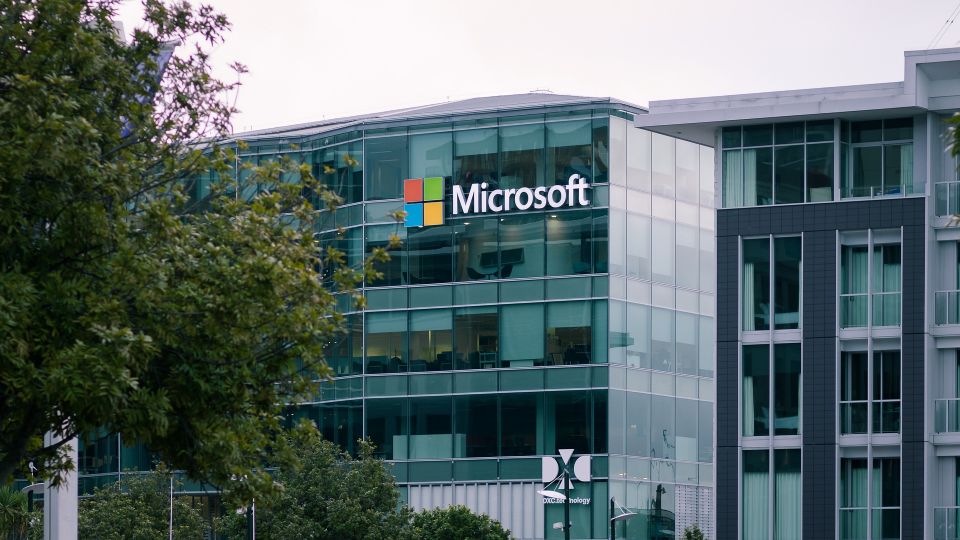 La empresa Microsoft busca invertir 10 mil mdd en ChatGTP.