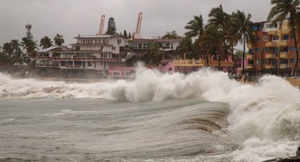 Prohíben ingresar al mar en Manzanillo tras detectar corriente marina inusual