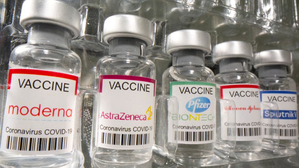 Lucha de vacunas, ahora Moderna contra Pfizer