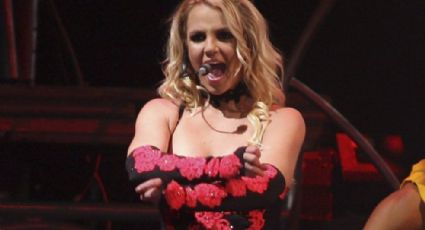En un momento de aburrimiento… Britney Spears presume el ¡cabello morado y un mini vestido!