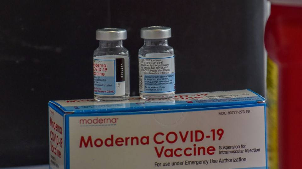 Cofepris dice que Asofarma presentó información faltante para aprobación de vacuna contra Covid de Moderna.