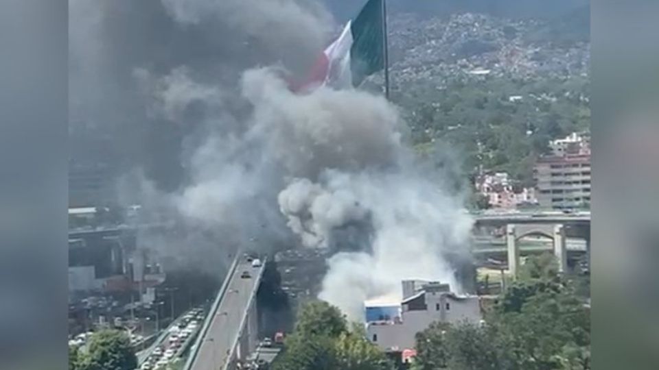 Imagen del incendio en Galerías El Trounfo.