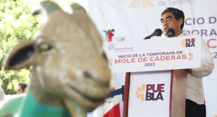 Gobernador de Puebla, Miguel Barbosa Huerta, llama a rescatar el mole de caderas