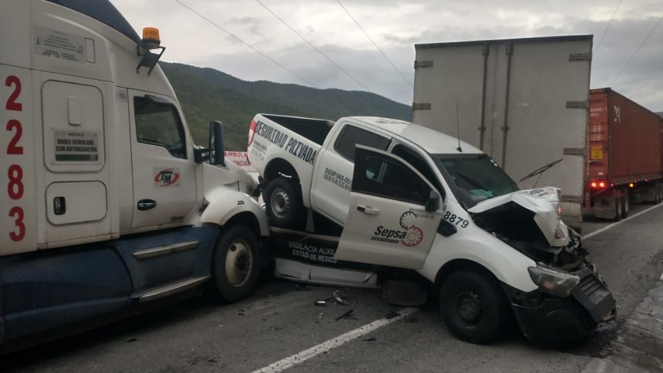 Un tráiler protagonizó nuevamente un accidente en la autopista Siglo 21.