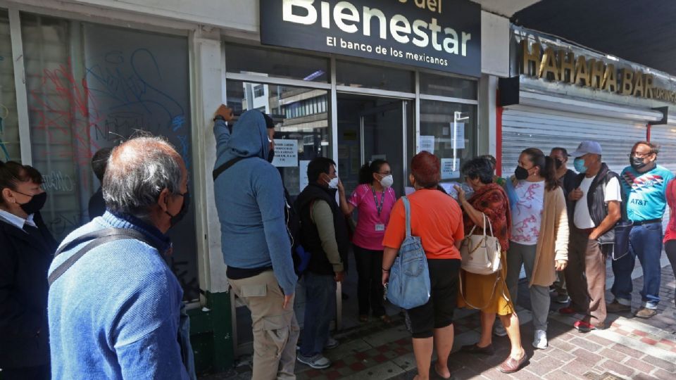 Anuncian fechas para el cambio de tarjetas para pensión de Bienestar.