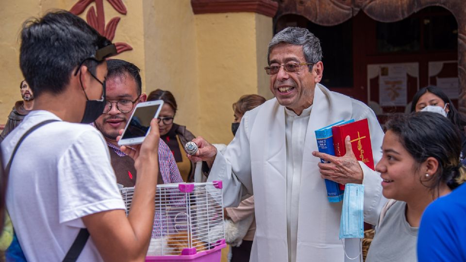 Una iglesia bendice a más de 300 mascotas en el sureste de México.