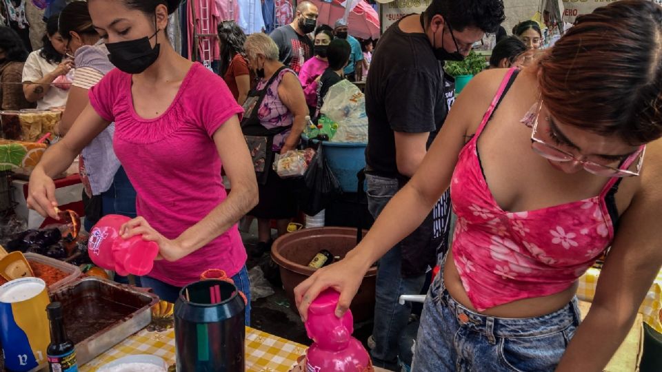 En la calle Comonfort de la lagunilla se ubican las Kitty chelas las cuales se vitalizaron en redes sociales.