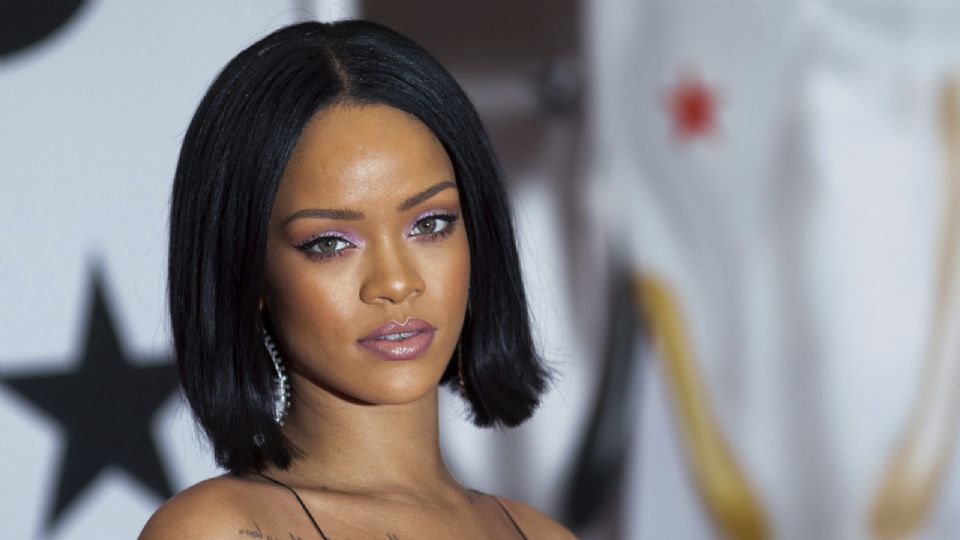 Rihanna ya sacó el previo de su nueva canción 'Lift Me Up'.