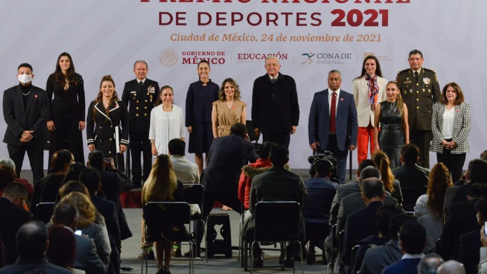 AMLo entrego este reconocimiento a lo mejor del deporte