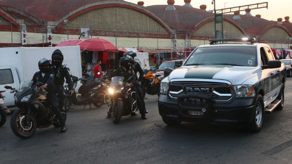 Autoridades confunden a estudiante de Puebla con un delincuente durante un arresto.
