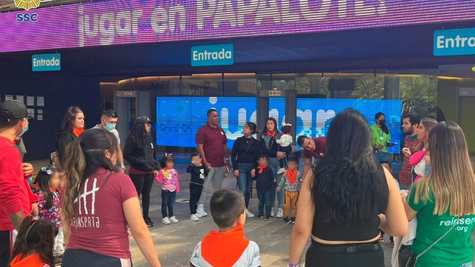 Hijos de internas de Santa Martha en el Papalote Museo del Niño.