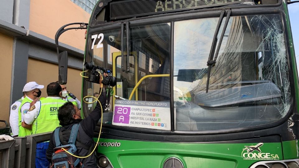 Al menos 10 lesionados dejó un percance entre un autobús de pasajeros RTP y un tráiler.