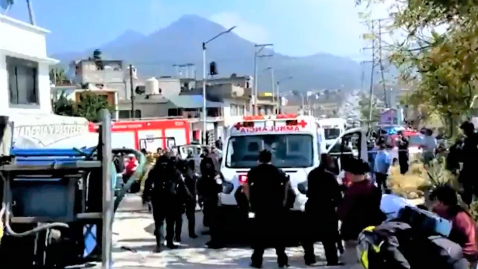 Una pipa se estrelló contra una casa en el municipio de Tultitlán.