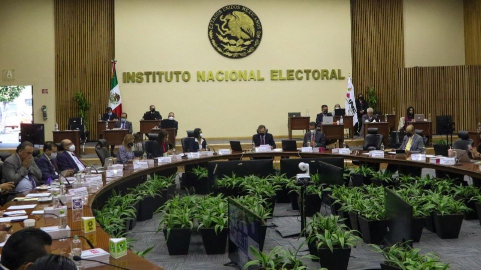 INE determina que Morena es uno de los partidos que comete el mayor número de irregularidades.