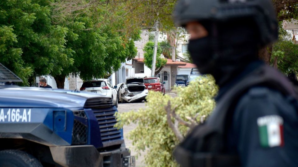 Policías Estatales de Culiacán se enfrentaron a un grupo armado en la colonia Villa Universidad, un presunto delincuente fue detenidos.