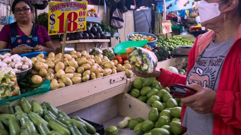 Especialistas advierten de riesgos peligrosos al alza de precios de los alimentos.