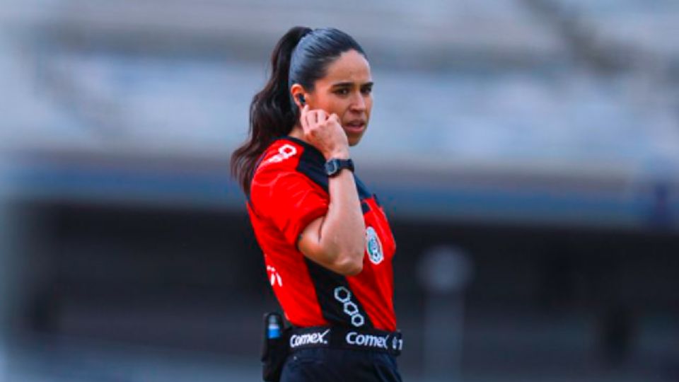 Karen Yanet Díaz, árbitro mexicana en el Mundial de futbol. Qatar 2022.