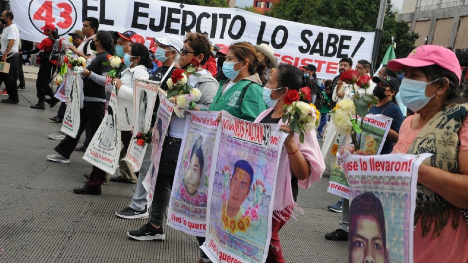 Marcha por los 43 estudiantes normalistas desaparecidos de Ayotzinapa.