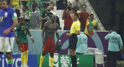 La increíble expulsión de Aboubakar en el gol del triunfo de Camerún a Brasil: VIDEO