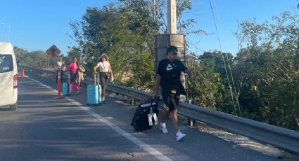 Caos en Cancún: Tráfico rumbo al Aeropuerto obliga a decenas de turistas a llegar caminando