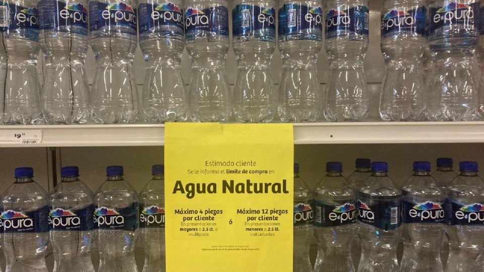 Agua embotellada marca Epura.