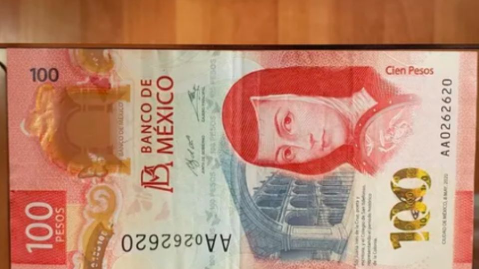 Billetes de 100 pesos con valor de 3 mil a 15 mil pesos.