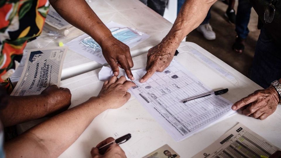Personas privadas de la libertad emiten su voto para las elecciones del Edomex y Coahuila.