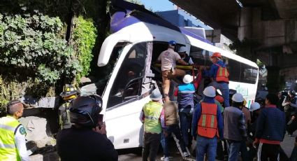 Autobús foráneo de pasajeros choca en Periférico y deja saldo de un muerto y 42 lesionados