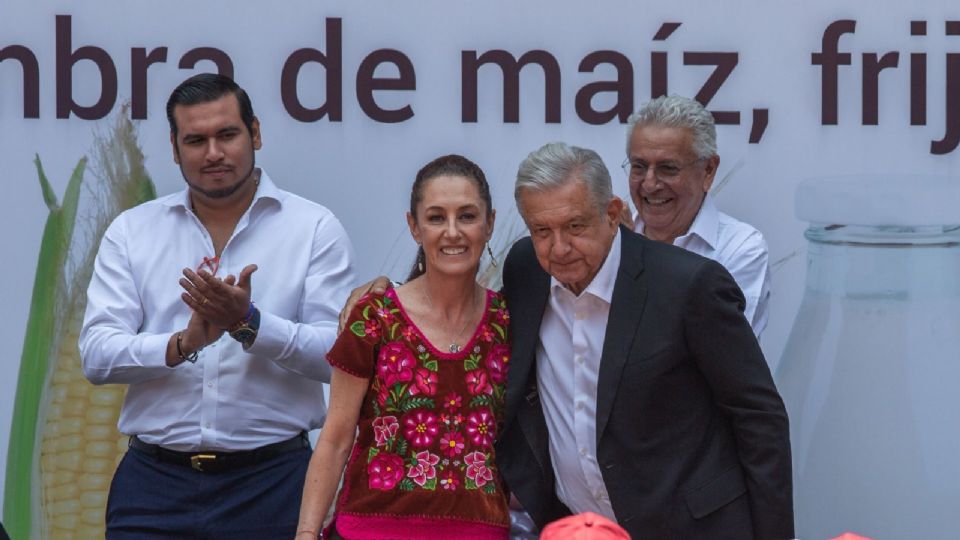 Claudia Sheinbaum, y Andrés Manuel López Obrador, durante el lanzamiento de la Campaña para la Producción de Autoconsumo, en Palacio Nacional.