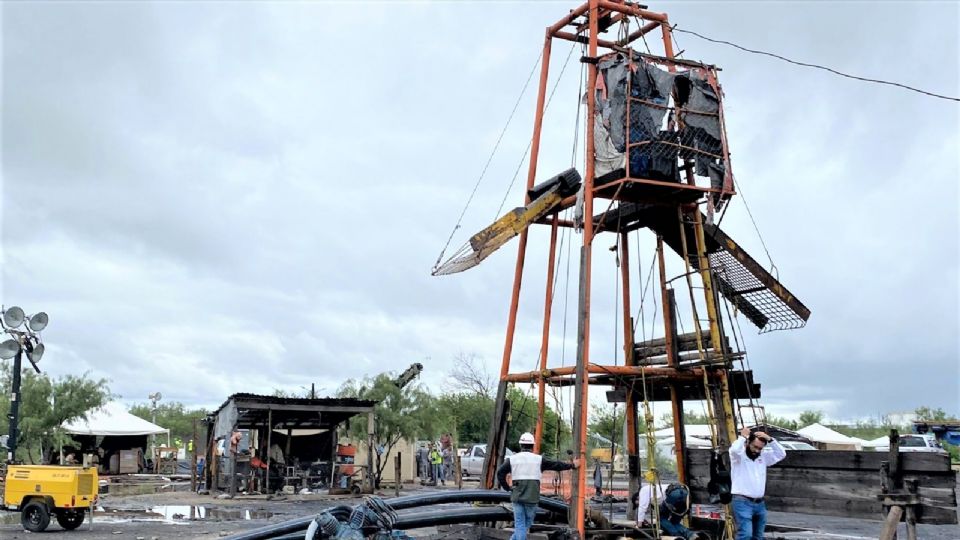 Continúan las labores para el rescate de los cuerpos de 10 mineros atrapados en El Pinabete.
