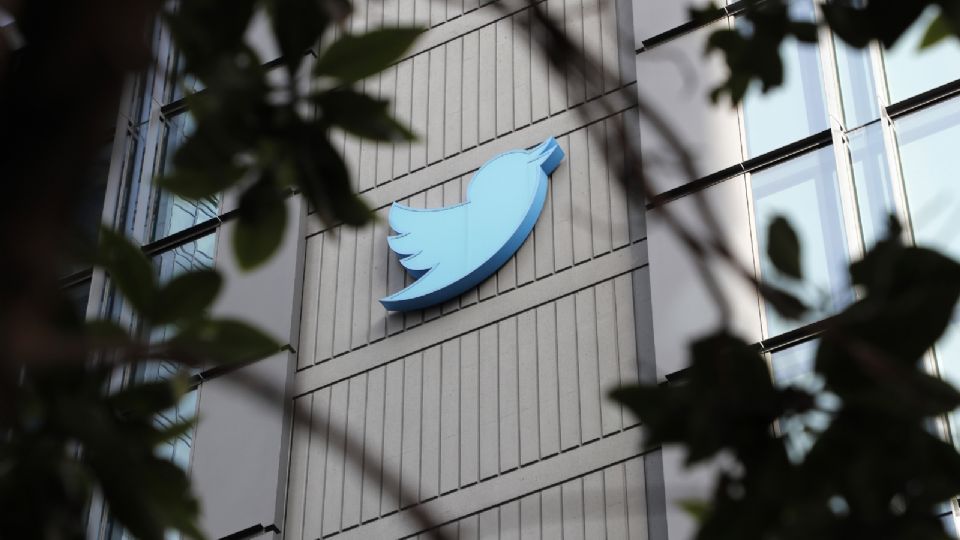 La Corona Británica emprenderá acciones legales contra Twitter.