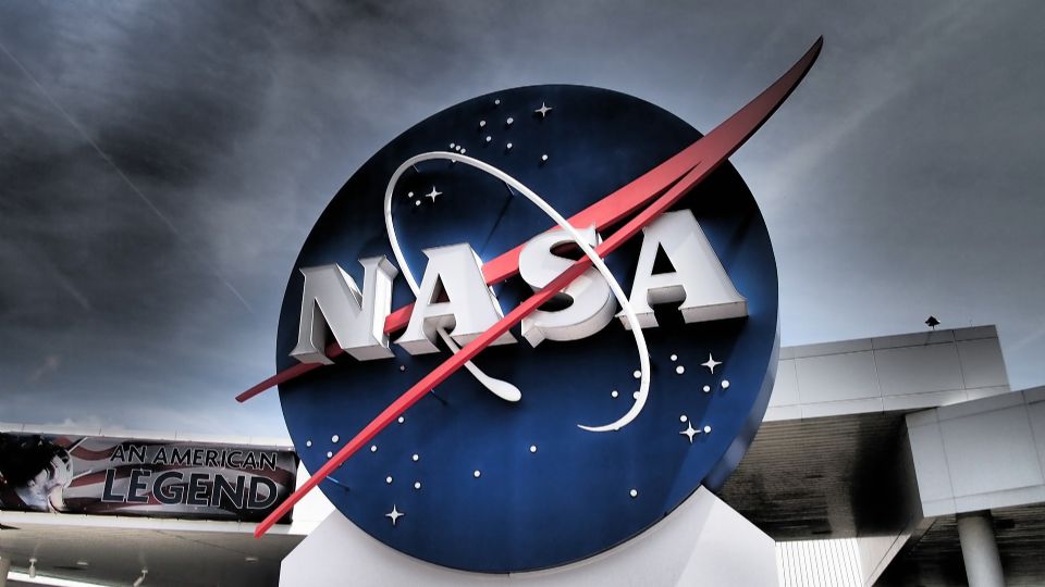 el sitio web de la NASA nos ayuda a entender más acerca de lo que pasa en tierra firme y en el exterior.