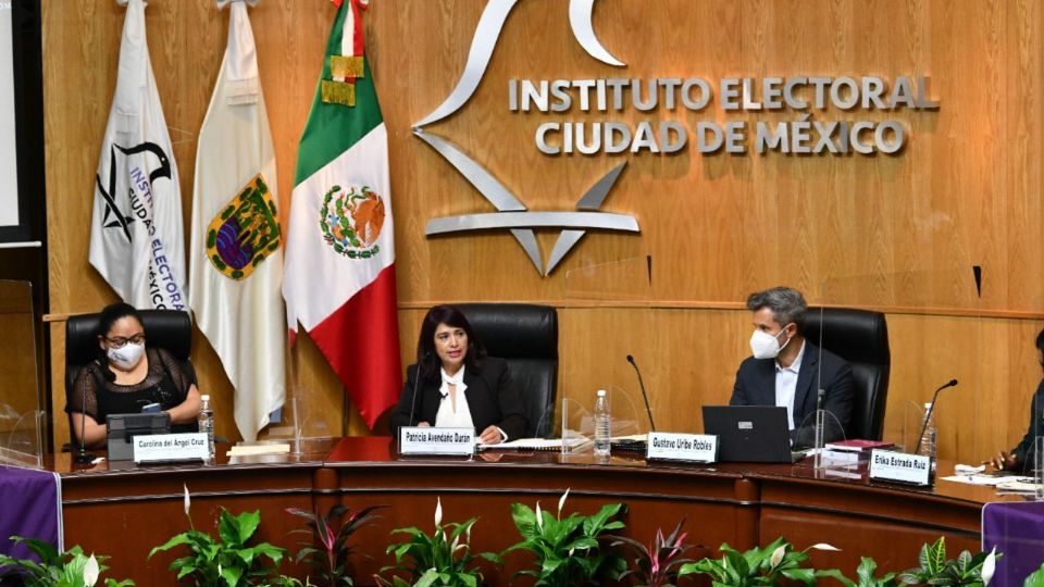 Los consejeros electorales del IECM desmintieron al secretario de Gobierno, Martí Batres.