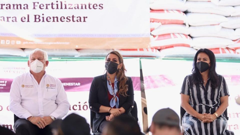 Evelyn Salgado, gobernadora de Guerrero y el titular de Sader, Víctor Manuel Villalobos.