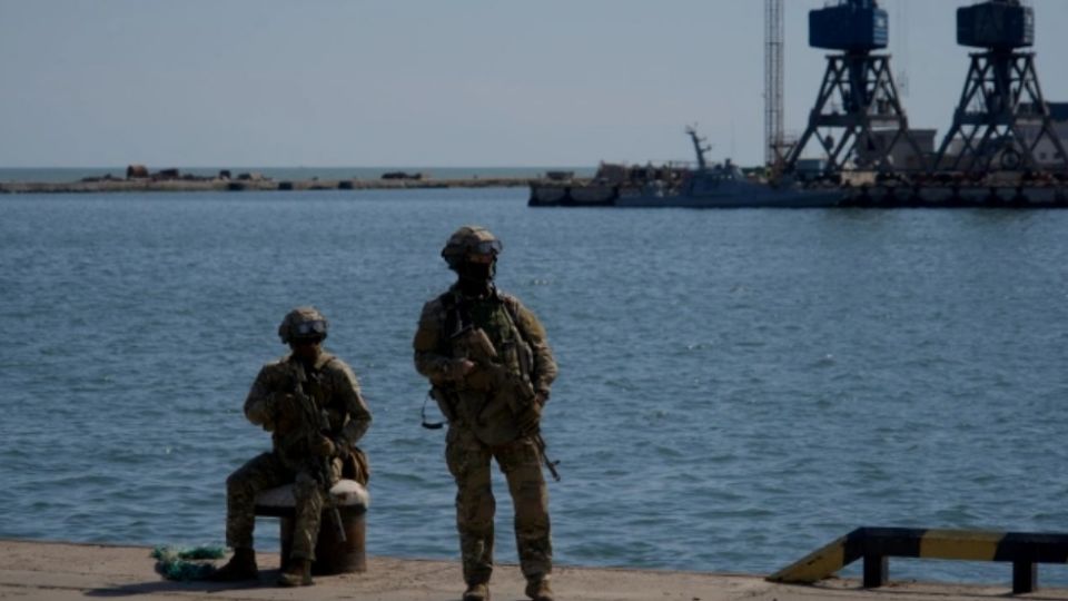 Luego de tres meses de combates el Puerto de Mariúpol vuelve a operar.