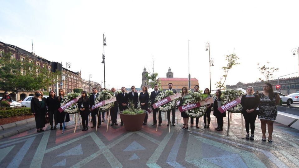 Panistas protestaron frente a Palacio Nacional y la sede de la jefatura de Gobierno a un año de la tragedia de la Línea 12 del Metro.