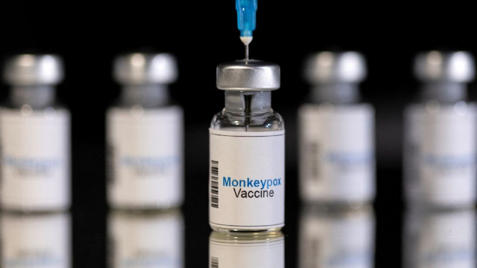 Frascos con la etiqueta 'vacuna contra la viruela del mono'